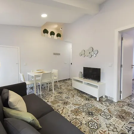 Brick Two Apartman *